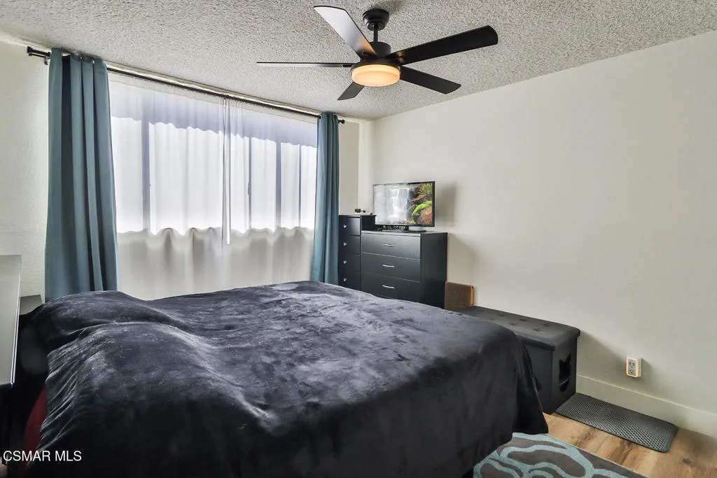 5429 Newcastle Avenue 213, Encino, California 91316 home-pic-13